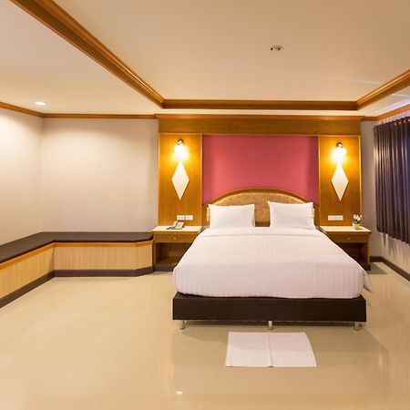 Thungtawan Hotel 나콘시탐마랏 외부 사진