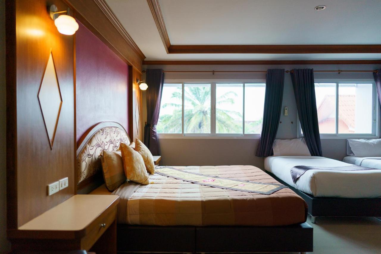 Thungtawan Hotel 나콘시탐마랏 외부 사진