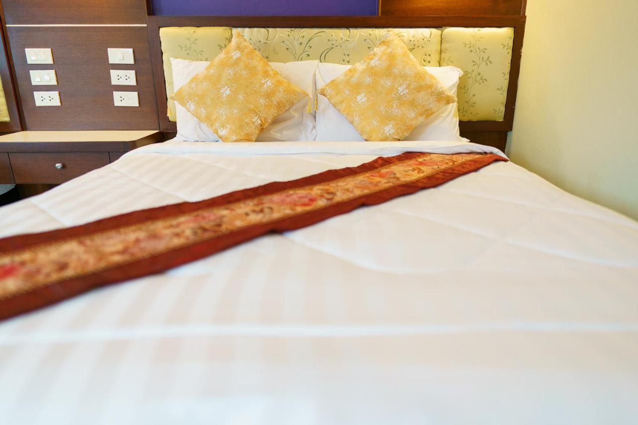 Thungtawan Hotel 나콘시탐마랏 외부 사진