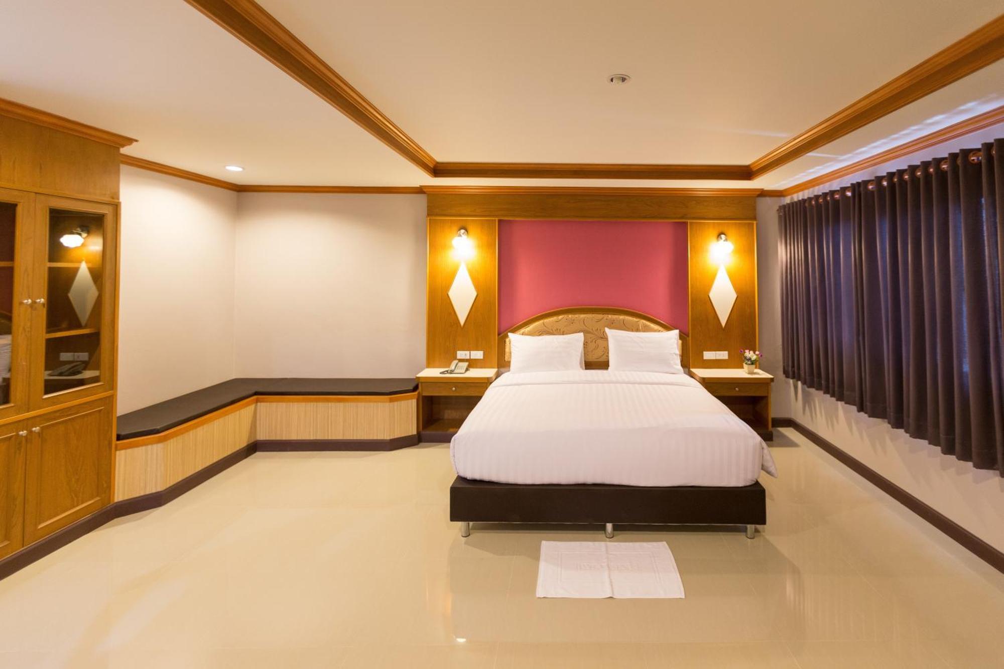 Thungtawan Hotel 나콘시탐마랏 외부 사진