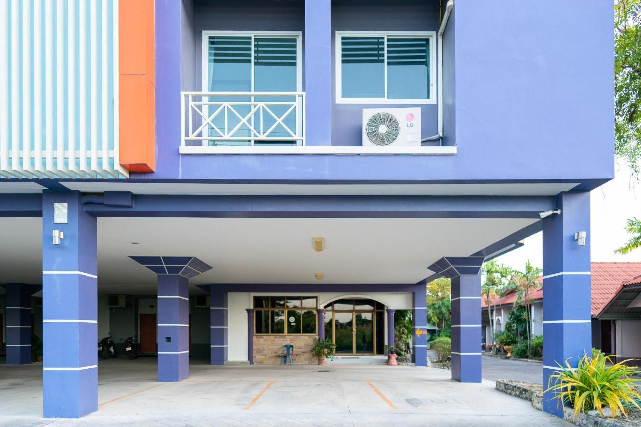 Thungtawan Hotel 나콘시탐마랏 외부 사진