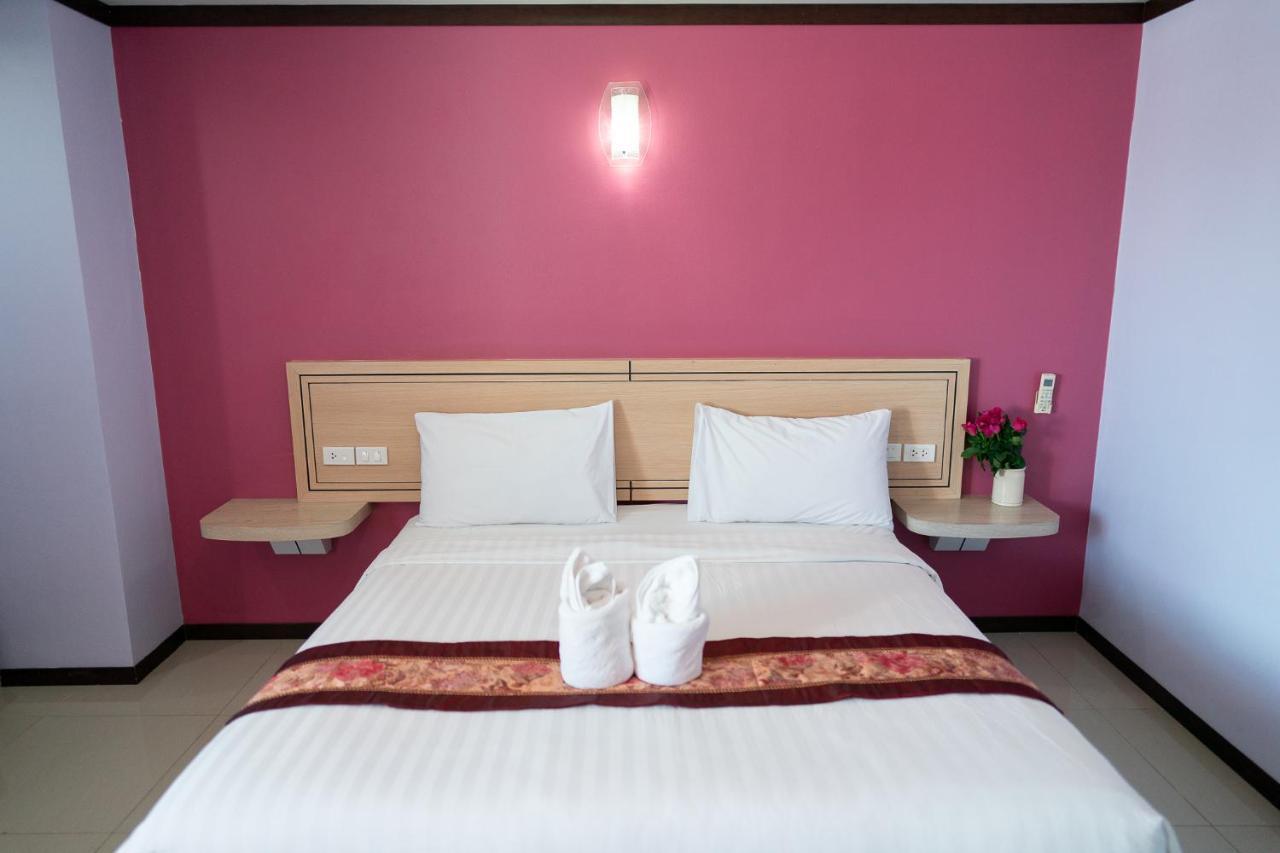 Thungtawan Hotel 나콘시탐마랏 외부 사진